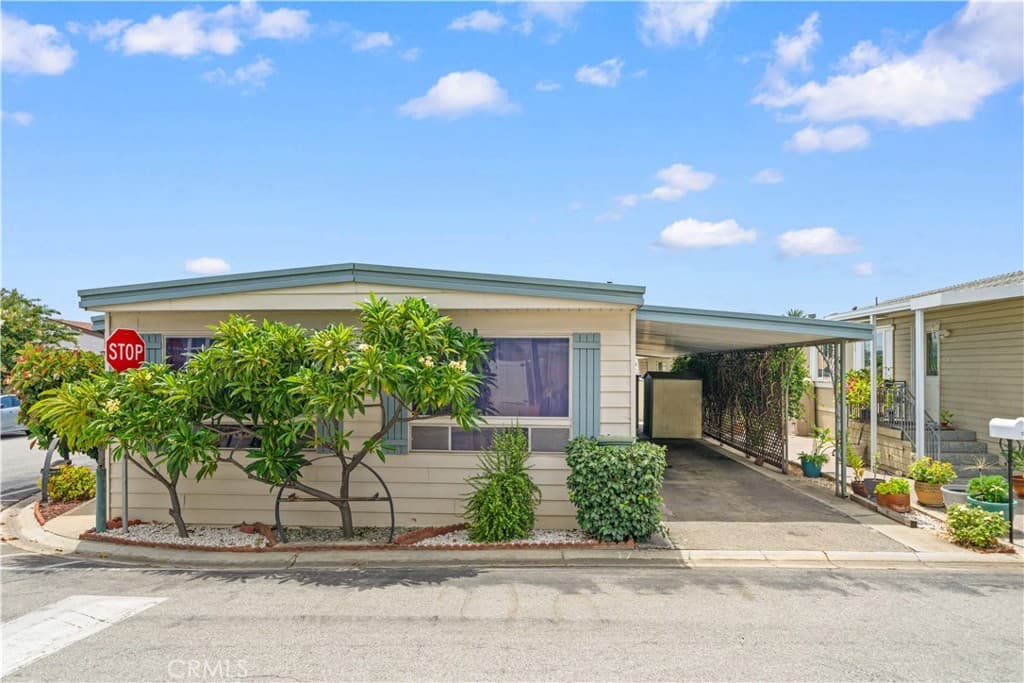 Home at 1035 17 E Huntington Avenue 17, Monrovia — photo 1 of 12
