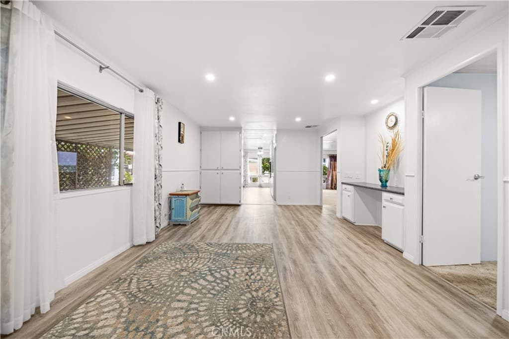 Home at 1035 17 E Huntington Avenue 17, Monrovia — photo 11 of 12