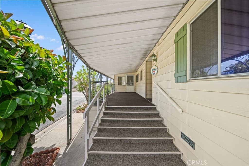 Home at 1035 17 E Huntington Avenue 17, Monrovia — photo 4 of 12