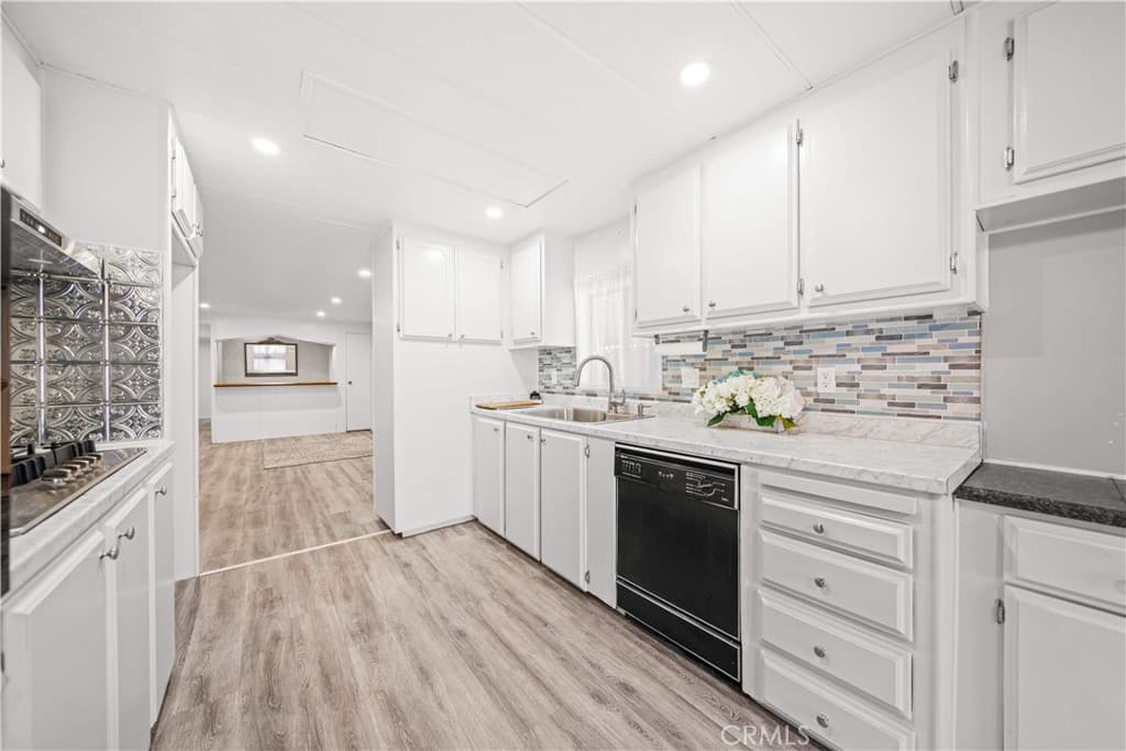 Home at 1035 17 E Huntington Avenue 17, Monrovia — photo 7 of 12