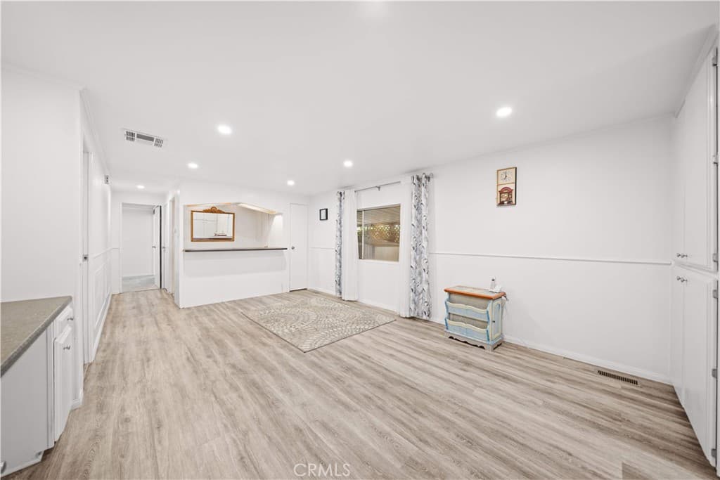 Home at 1035 17 E Huntington Avenue 17, Monrovia — photo 10 of 12