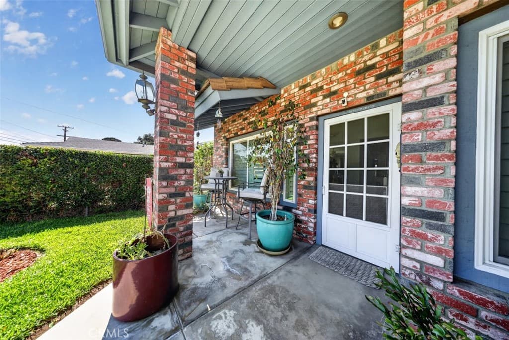 Home at 1116 E Gladstone Street, La Verne — photo 7 of 12