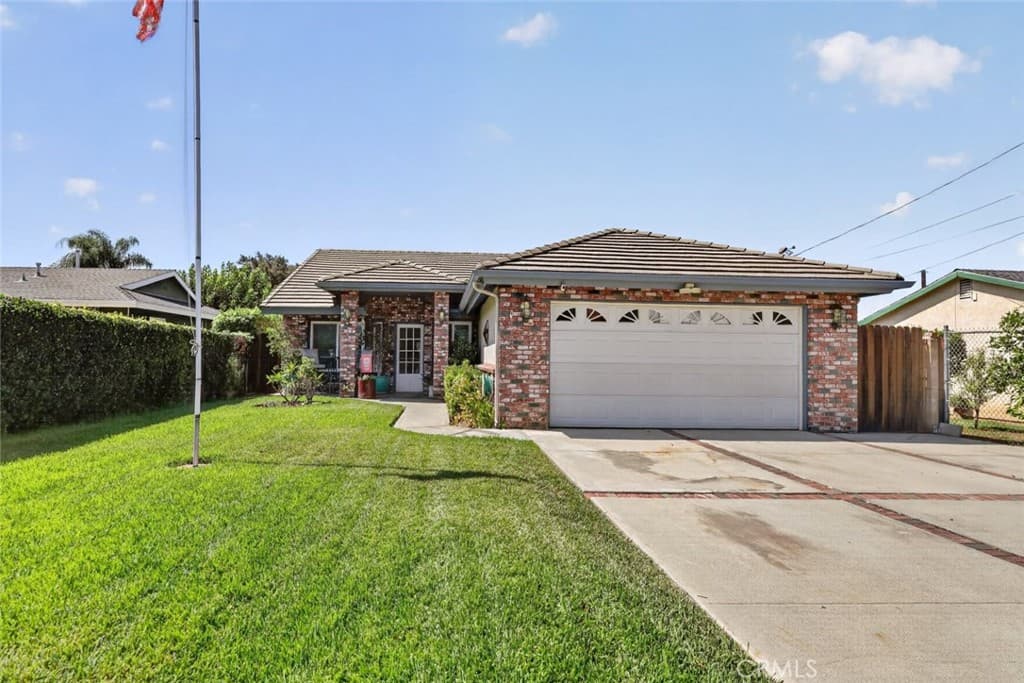Home at 1116 E Gladstone Street, La Verne — photo 9 of 12