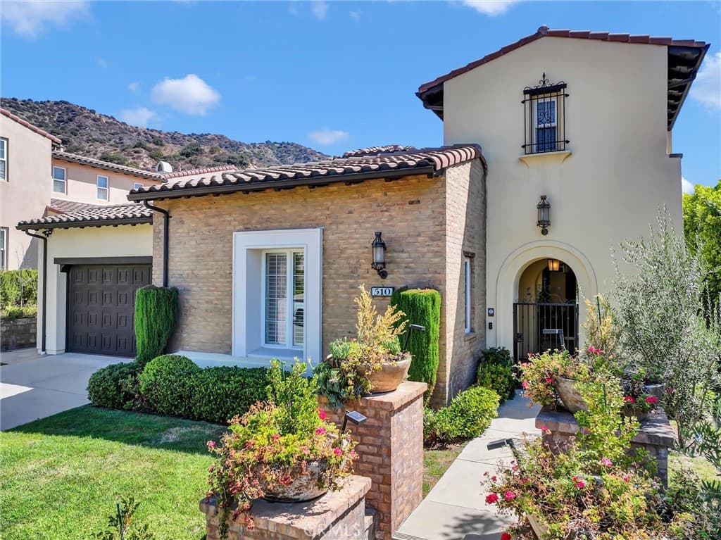 Home at 510 E. Viewcrest, Azusa — photo 2 of 12
