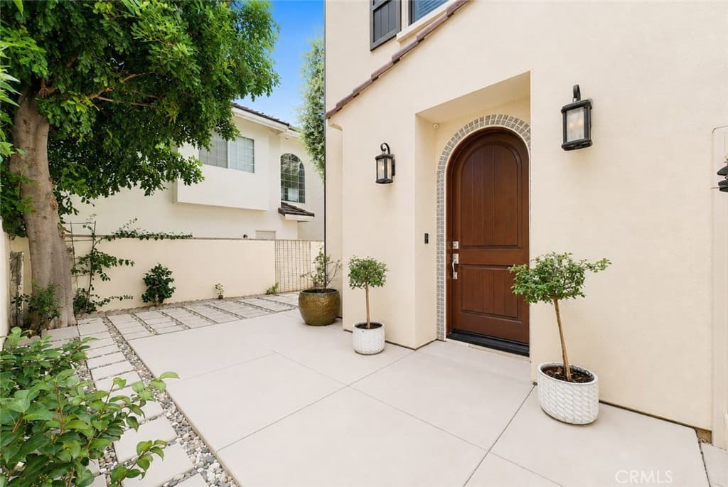 Townhouse at 318 California Street, Arcadia — photo 3 of 12