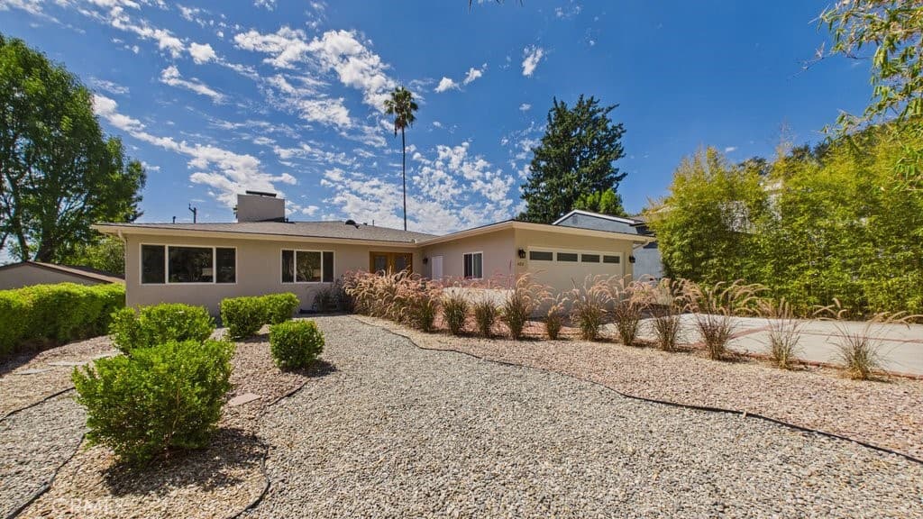 Home at 480 E Grandview, Sierra Madre — photo 3 of 12