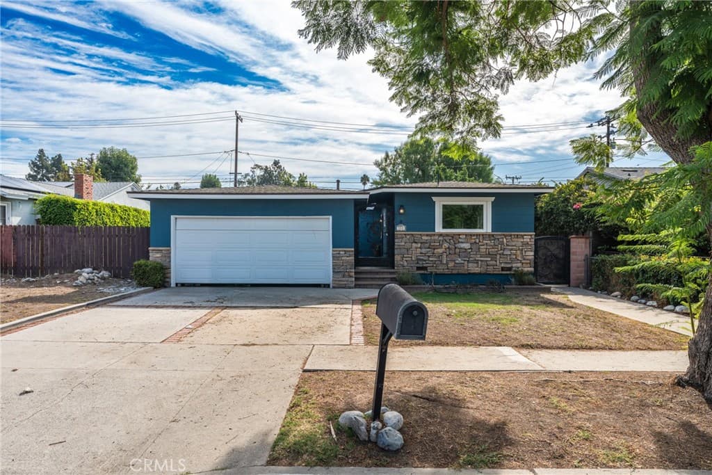 Home at 550 Greenbank Avenue, Duarte — photo 1 of 12
