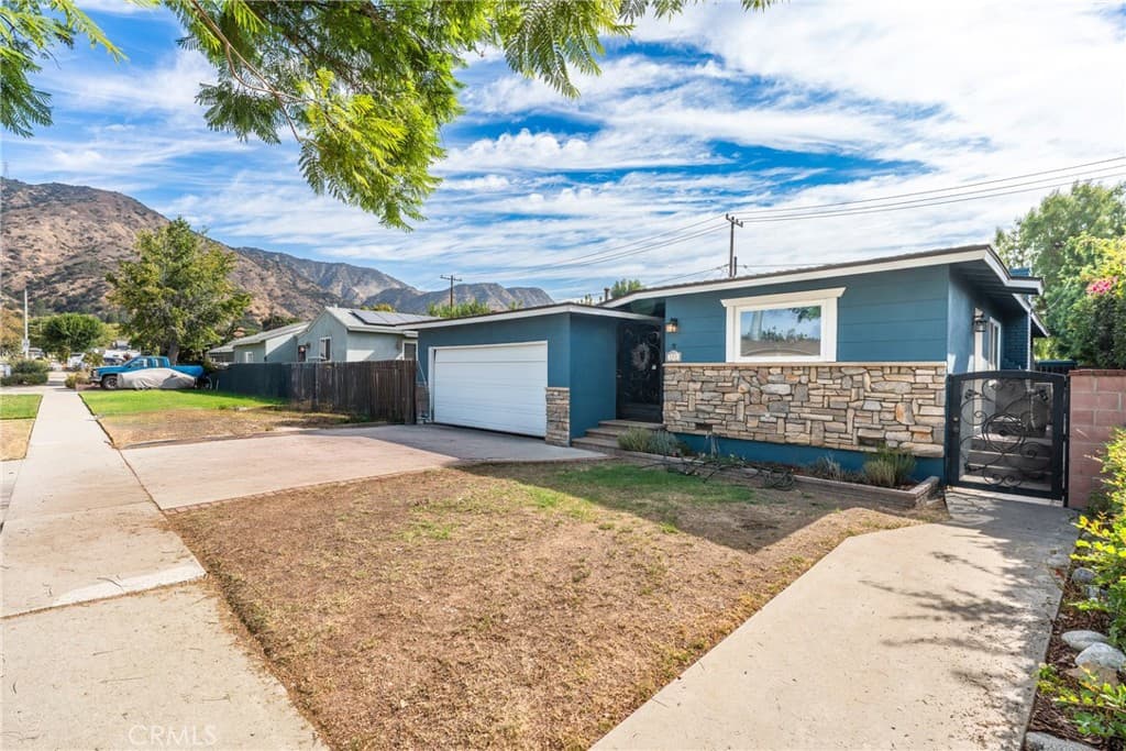 Home at 550 Greenbank Avenue, Duarte — photo 2 of 12