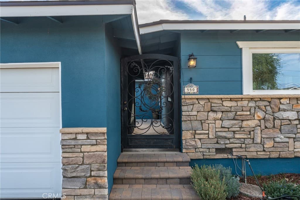 Home at 550 Greenbank Avenue, Duarte — photo 3 of 12
