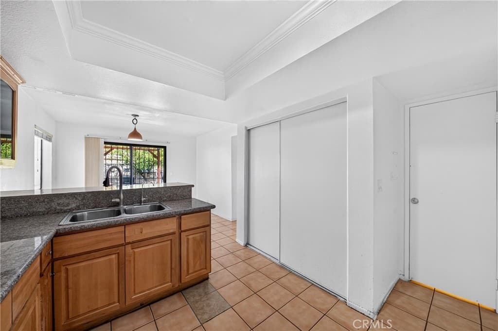 Townhouse at 13856 Ramona Parkway, Baldwin Park — photo 10 of 12