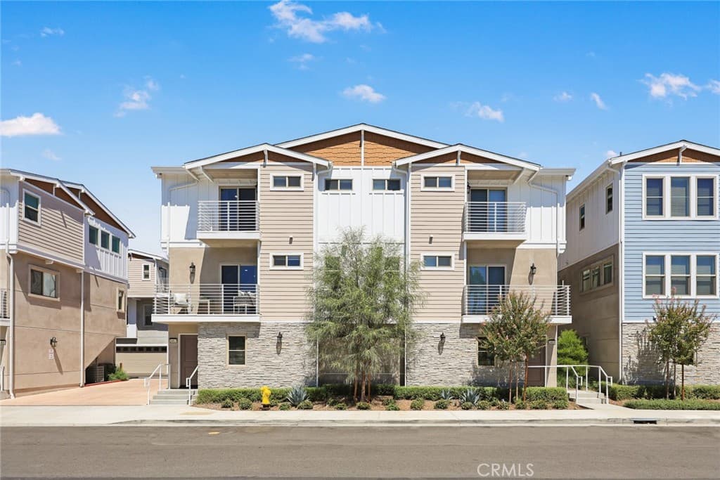 Townhouse at 2457 1st Avenue, La Verne — photo 2 of 12