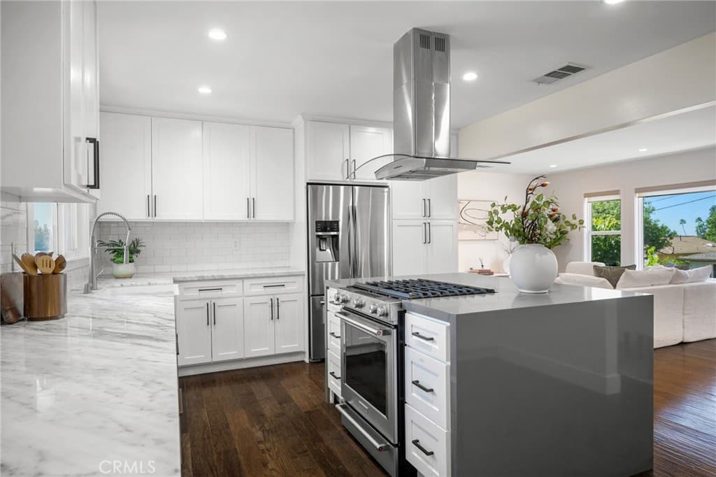 Home at 334 Hill, Monrovia — photo 11 of 12