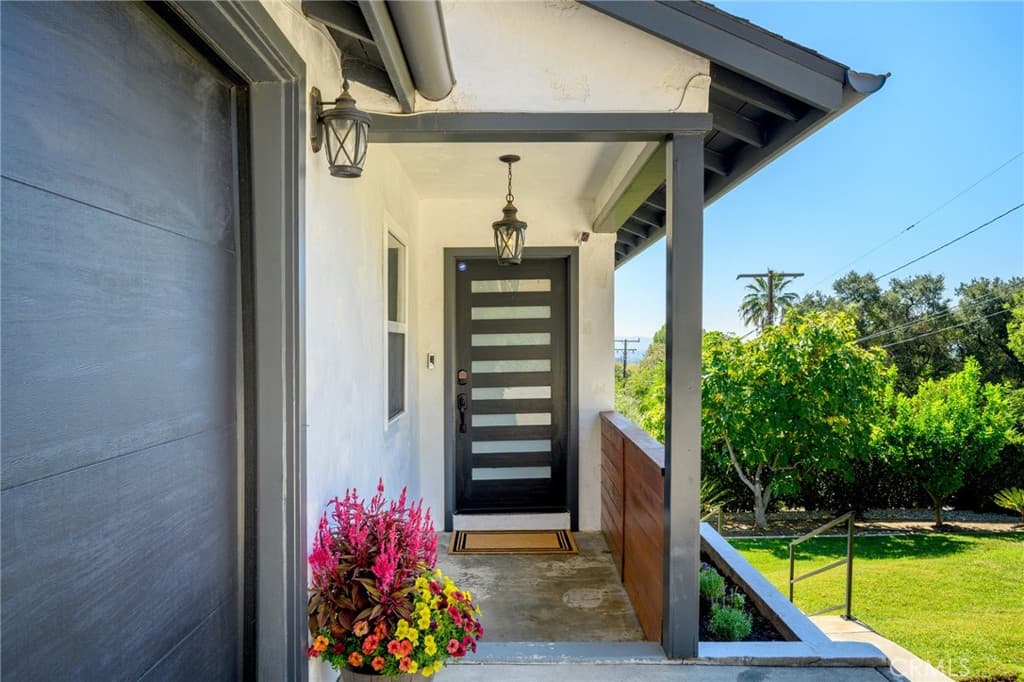 Home at 334 Hill, Monrovia — photo 3 of 12