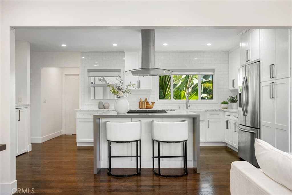 Home at 334 Hill, Monrovia — photo 10 of 12