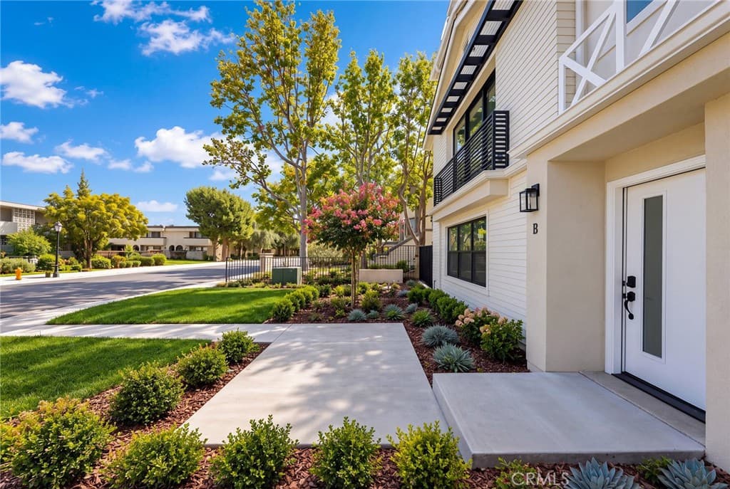 Condo at 1025 La Cadena B, Arcadia — photo 5 of 12