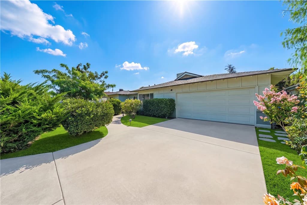 Home at 68 E Arthur, Arcadia — photo 4 of 12
