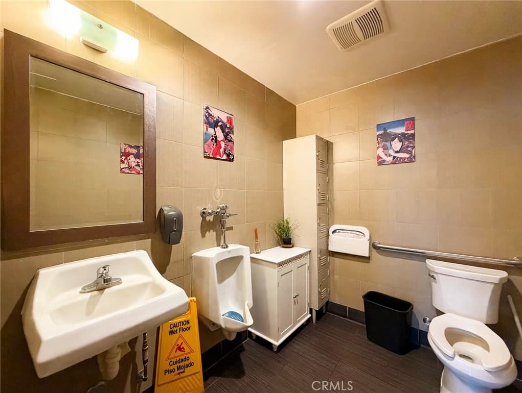 Home at 204 S Glendora Avenue, West Covina — photo 9 of 12