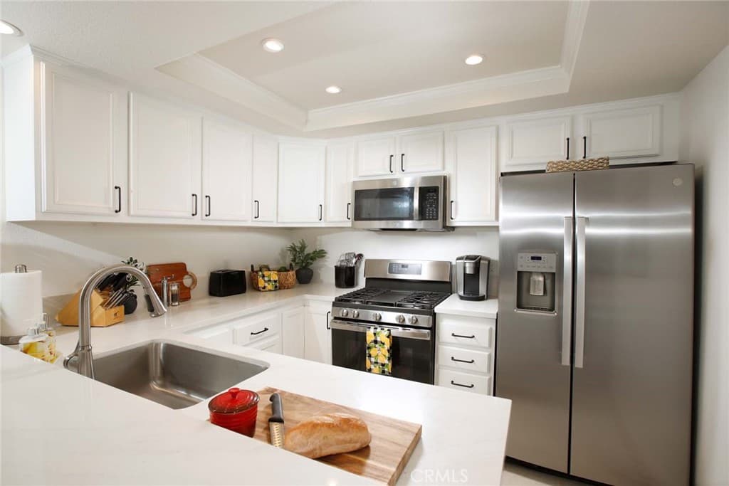 Townhouse at 411 Heatherglen, San Dimas — photo 8 of 12