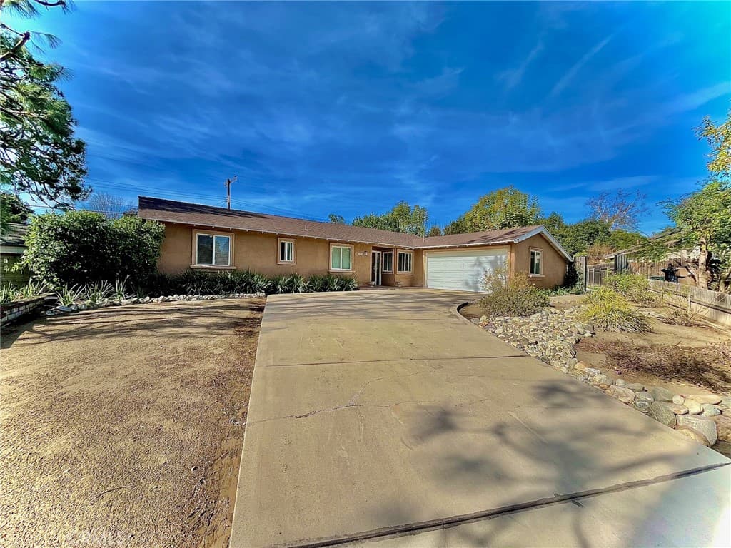 Home at 371 Guilford Avenue, Claremont — photo 1 of 12