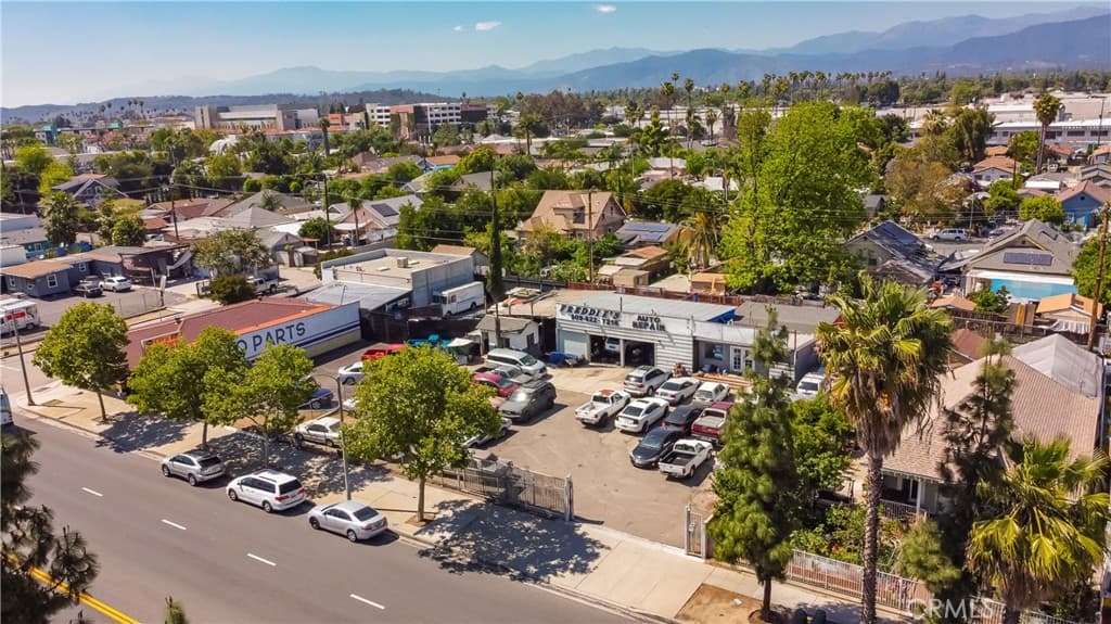 Commercial at 915 - 929 E Mission Boulevard, Pomona — photo 4 of 7