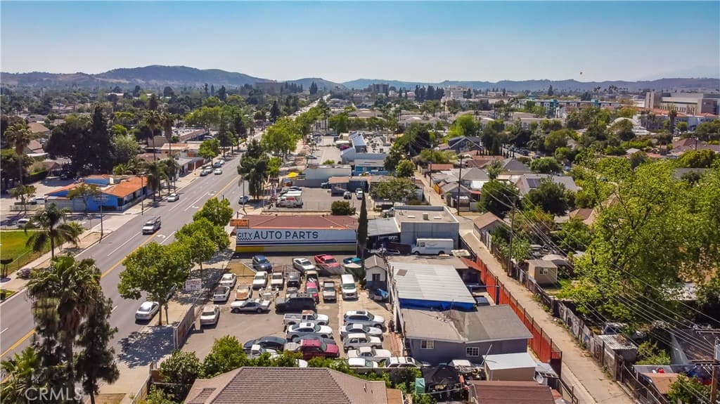 Commercial at 915 - 929 E Mission Boulevard, Pomona — photo 5 of 7