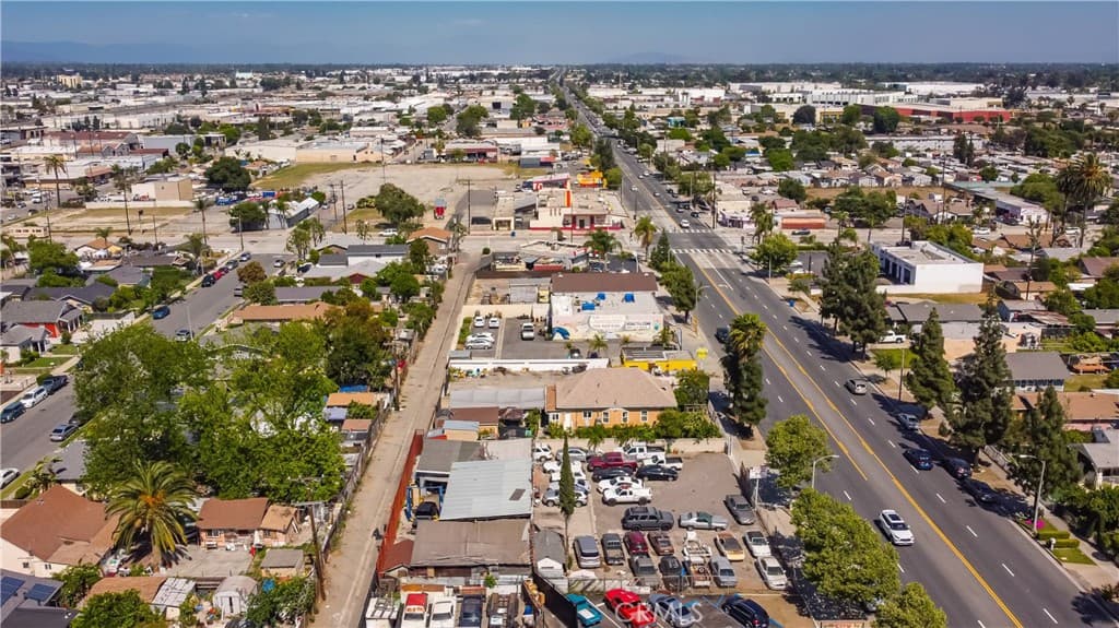 Commercial at 915 - 929 E Mission Boulevard, Pomona — photo 6 of 7