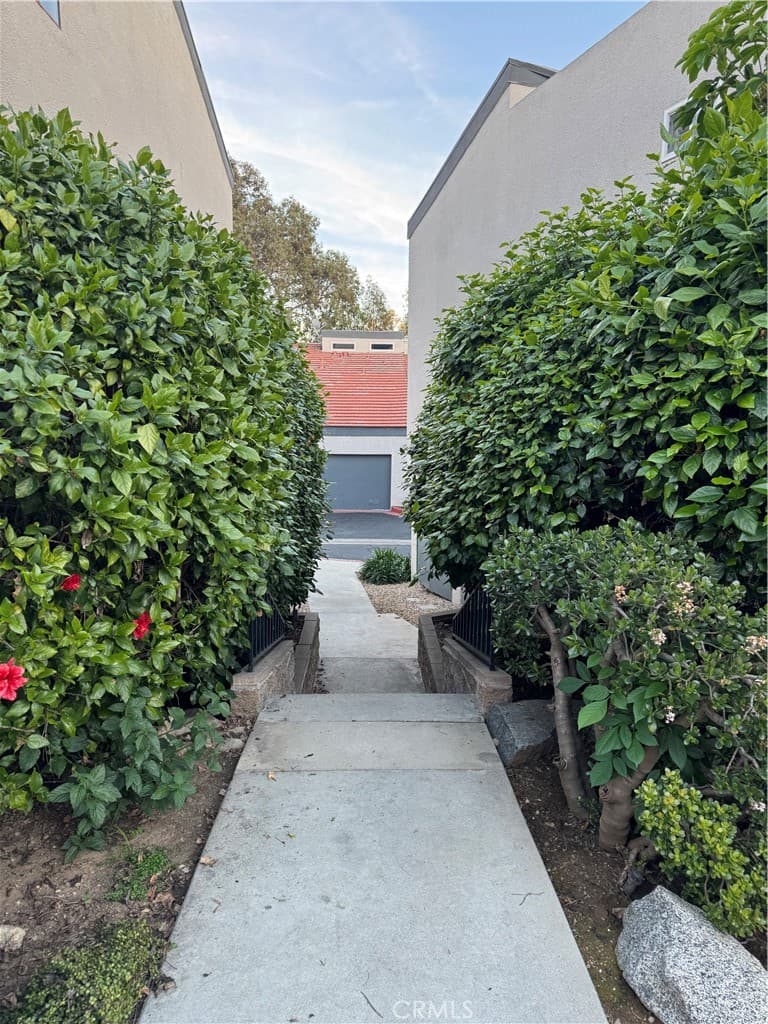 Townhouse at 682 E Workman, Covina — photo 5 of 12