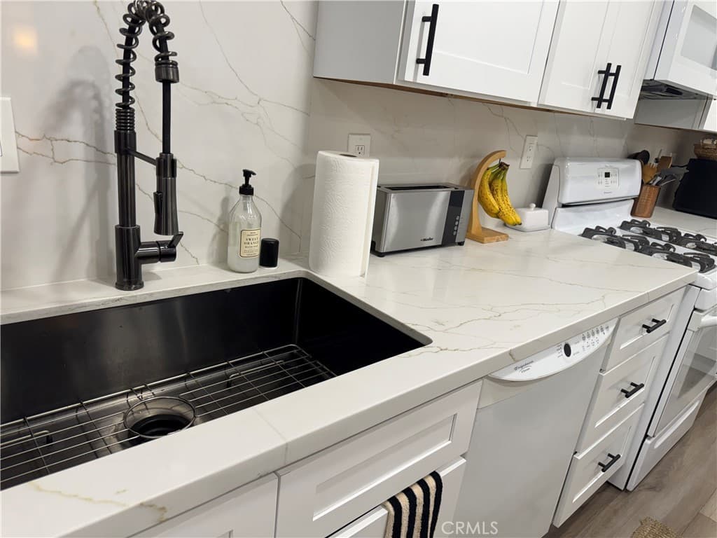 Townhouse at 682 E Workman, Covina — photo 10 of 12