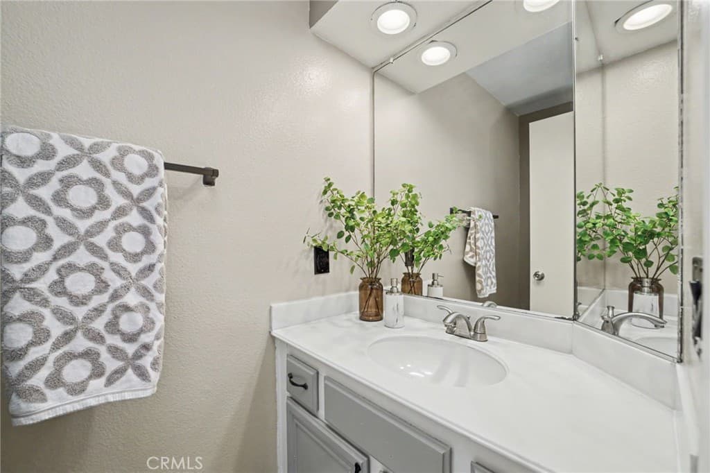 Condo at 3 Saddlewood, Pomona — photo 10 of 10