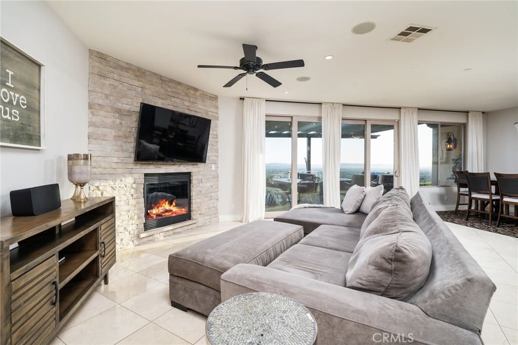 Home at 388 Conifer Road, Glendora — photo 10 of 12