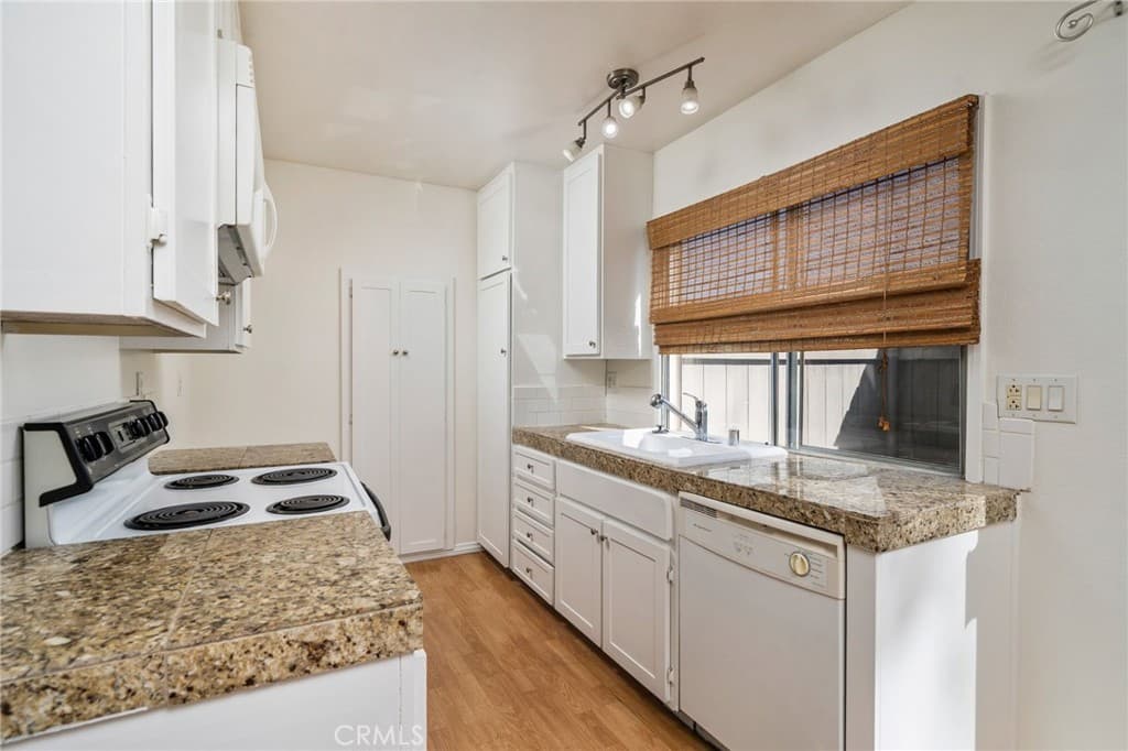 Condo at 960 E Bonita Avenue 91, Pomona — photo 8 of 12