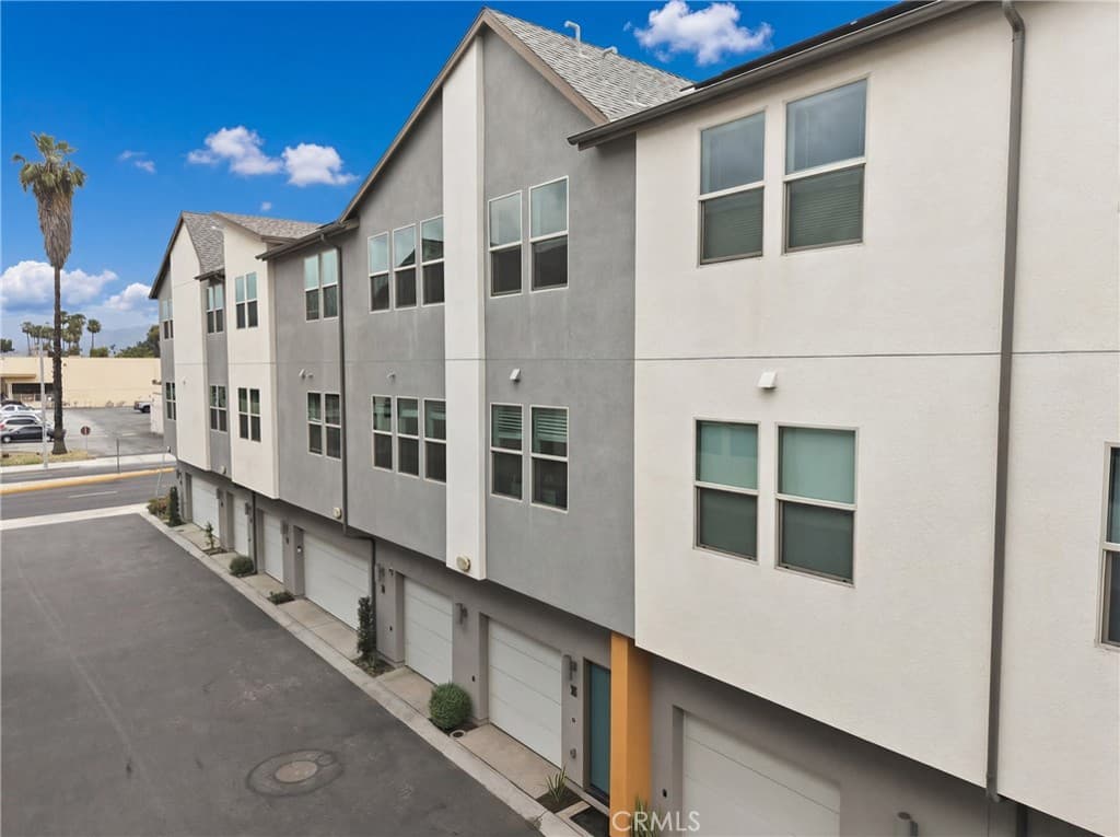 Condo at 326 Strike, Covina — photo 2 of 12