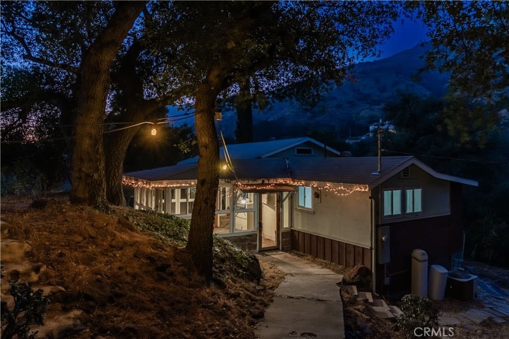Home at 947 N Glendora Avenue, Glendora — photo 3 of 12