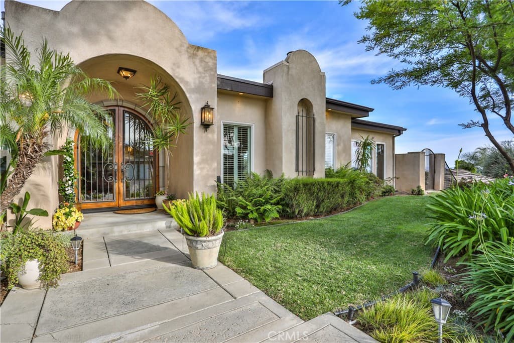 Home at 2708 N Mountain Avenue, Claremont — photo 4 of 12