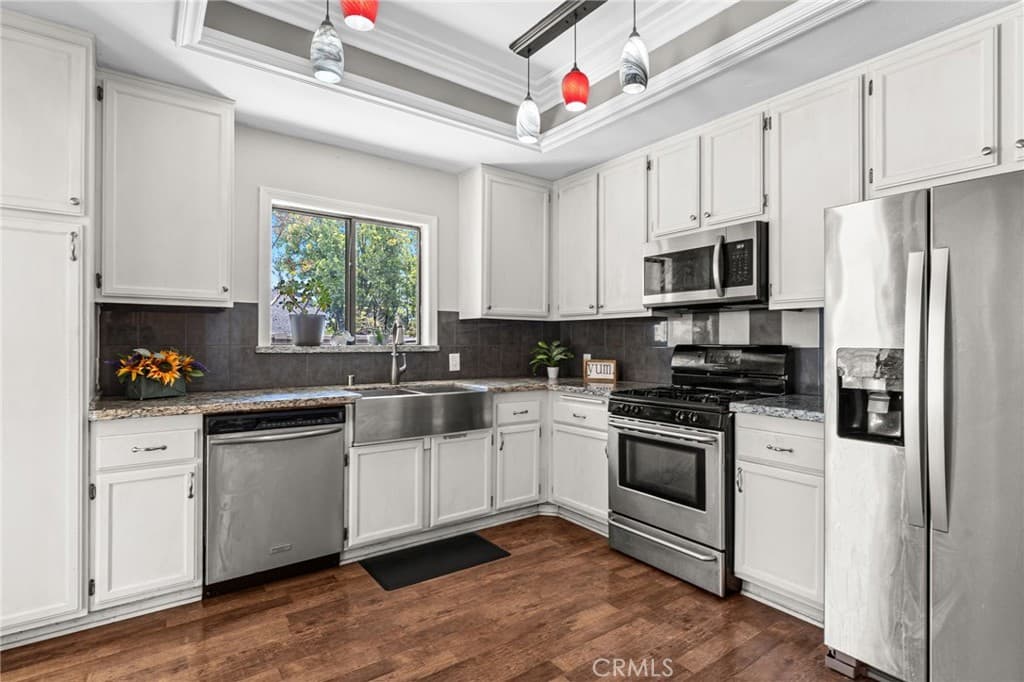 Townhouse at 424 Walker, San Dimas — photo 3 of 12