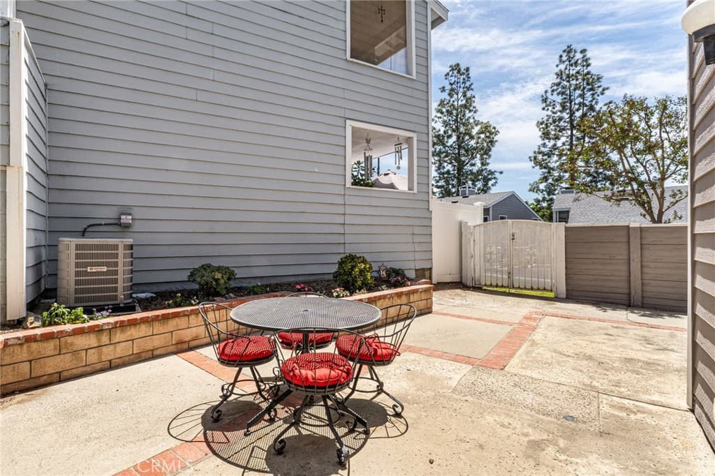 Townhouse at 424 Walker, San Dimas — photo 6 of 12