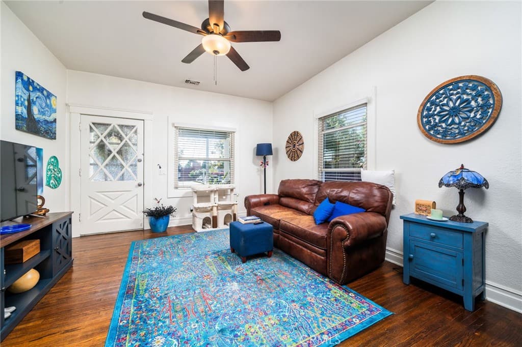 Home at 124 N Vista Bonita Avenue, Glendora — photo 5 of 12