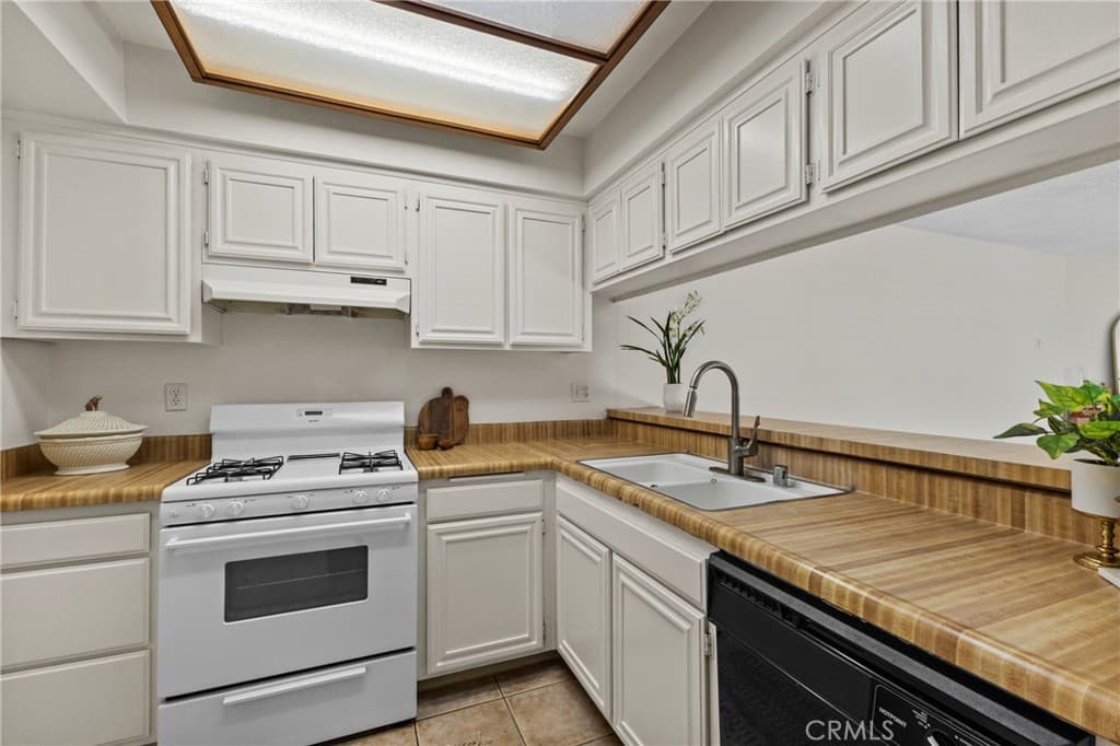 Condo at 18725 E Arrow 40, Covina — photo 6 of 12