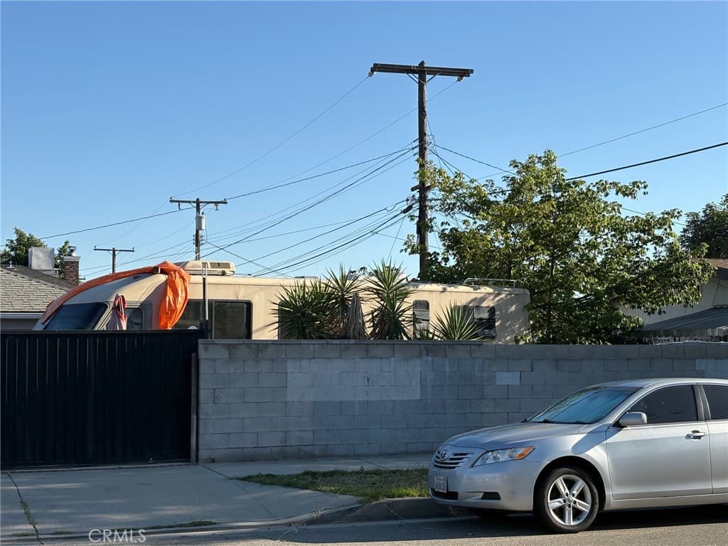 Home at 547 N Angeleno Avenue, Azusa — photo 5 of 11