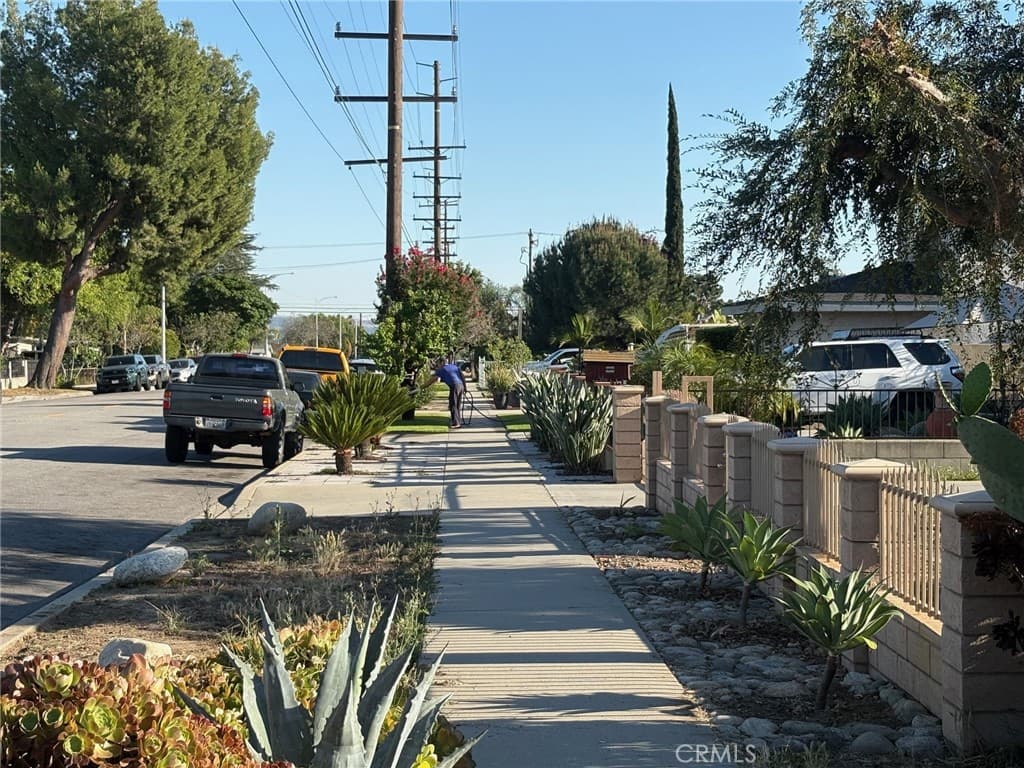 Home at 547 N Angeleno Avenue, Azusa — photo 10 of 11