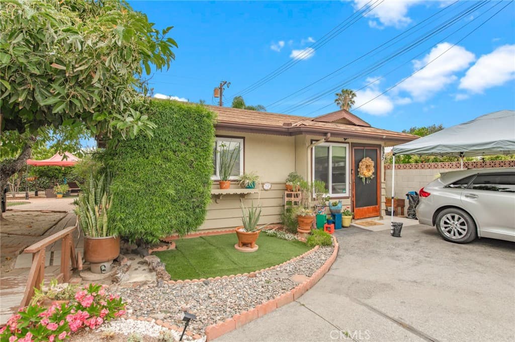 Home at 815 S Lark Ellen Avenue, West Covina — photo 2 of 12