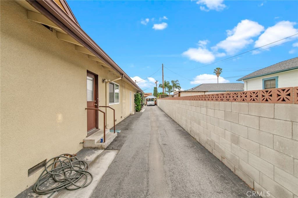 Home at 815 S Lark Ellen Avenue, West Covina — photo 11 of 12