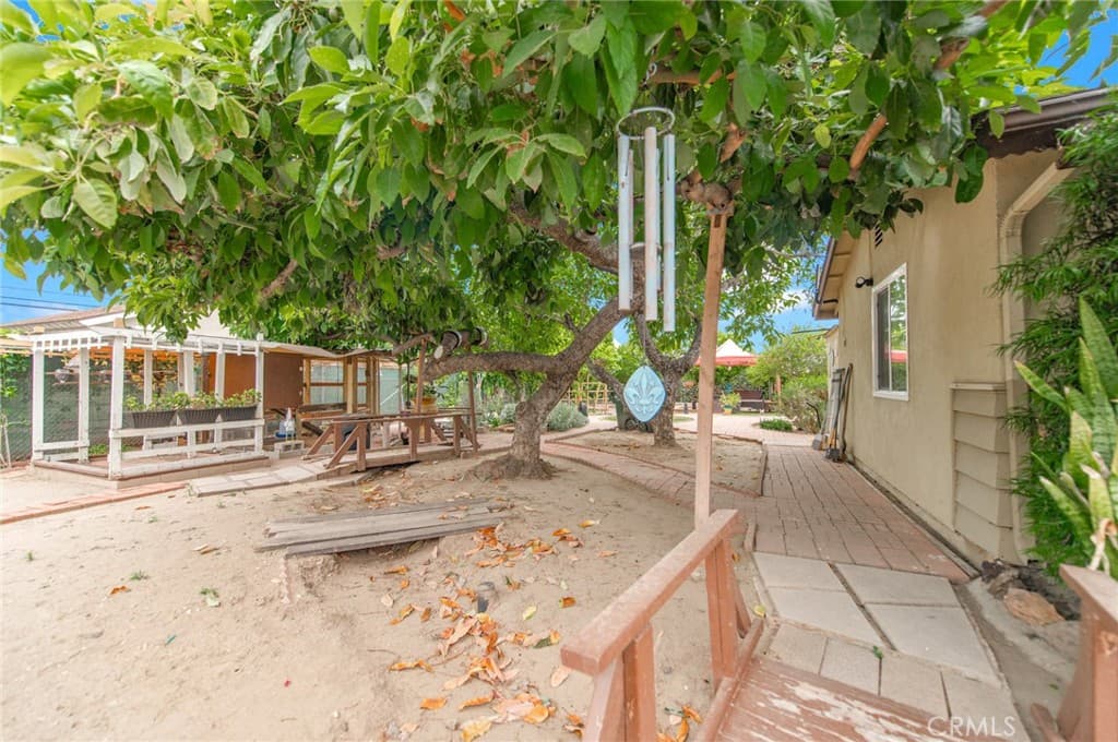 Home at 815 S Lark Ellen Avenue, West Covina — photo 12 of 12