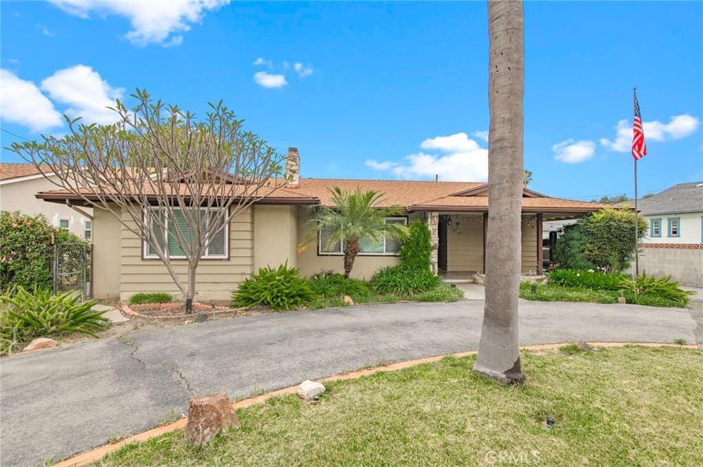 Home at 815 S Lark Ellen Avenue, West Covina — photo 3 of 12