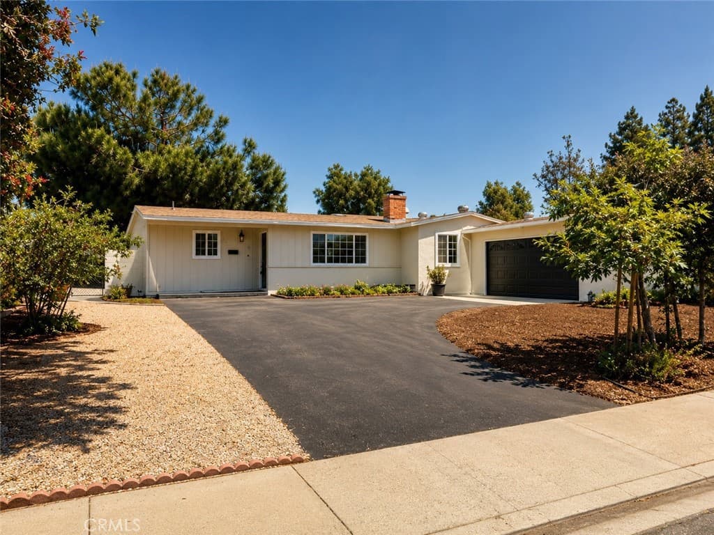 Home at 201 Bryn Mawr, Claremont — photo 2 of 12