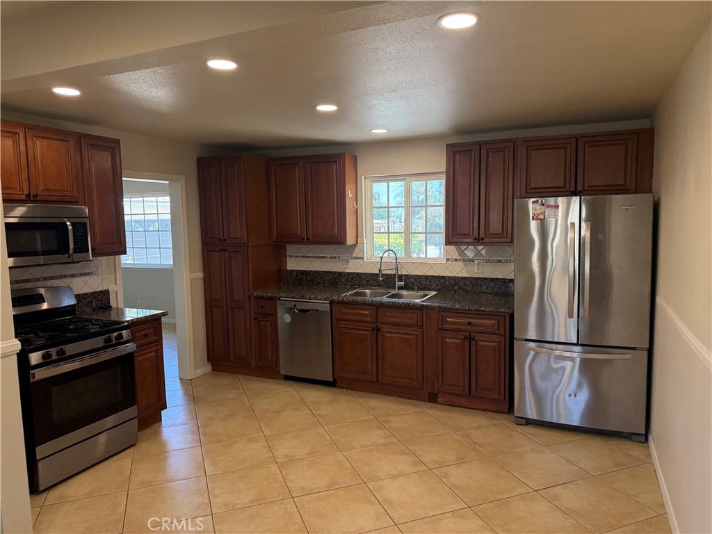 Home at 201 Bryn Mawr, Claremont — photo 11 of 12