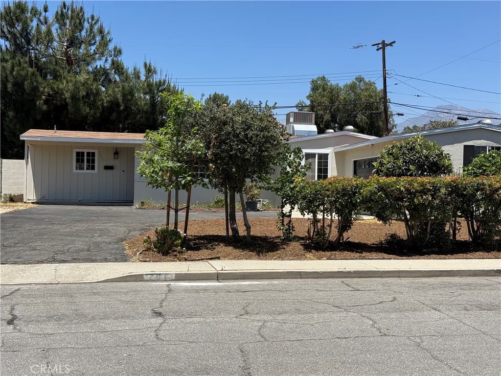Home at 201 Bryn Mawr, Claremont — photo 4 of 12