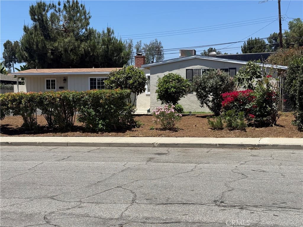 Home at 201 Bryn Mawr, Claremont — photo 5 of 12