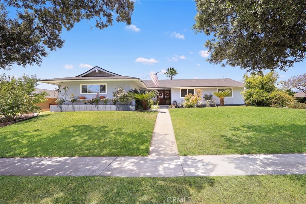 Home at 1629 Sumner Avenue, Claremont — photo 1 of 12