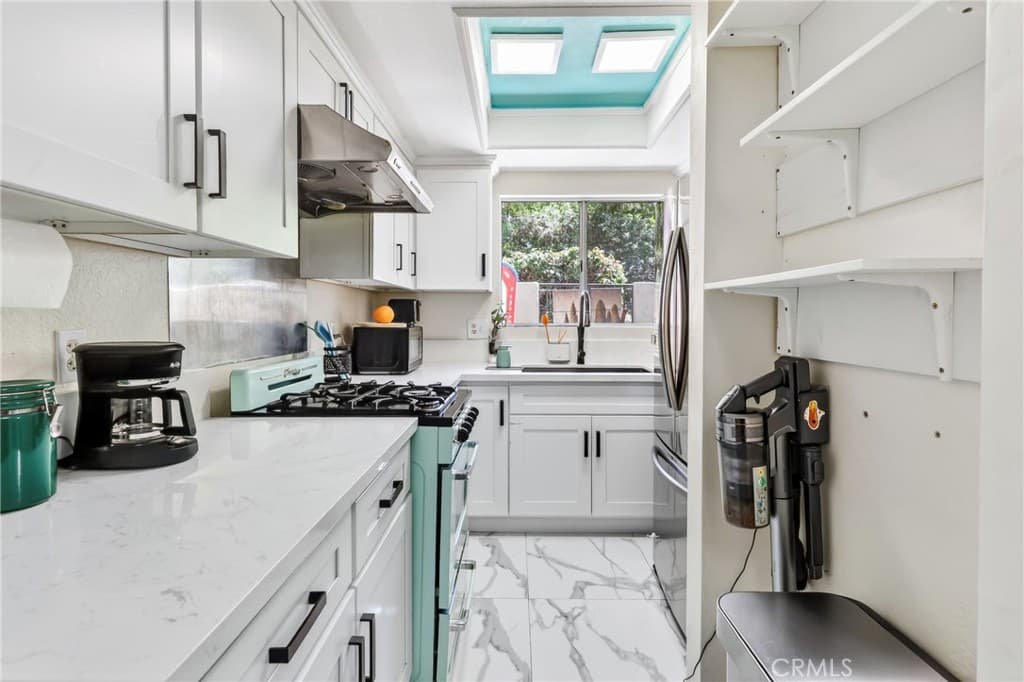 Condo at 4304 Walnut 11, Baldwin Park — photo 6 of 12